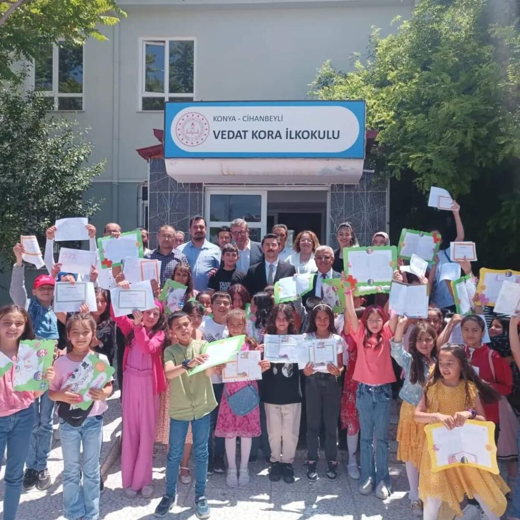 Cihanbeyli de Öğrencilerin Karne sevinci