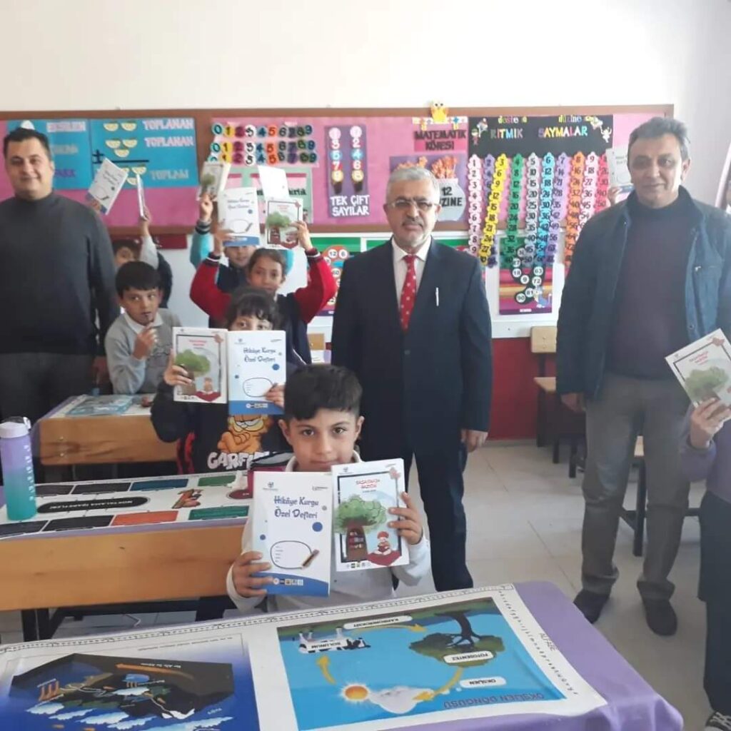 CİHANBEYLİ’DE BAŞARMAYA HAZIRIM KİTAPLARININ DAĞITIMI YAPILDI