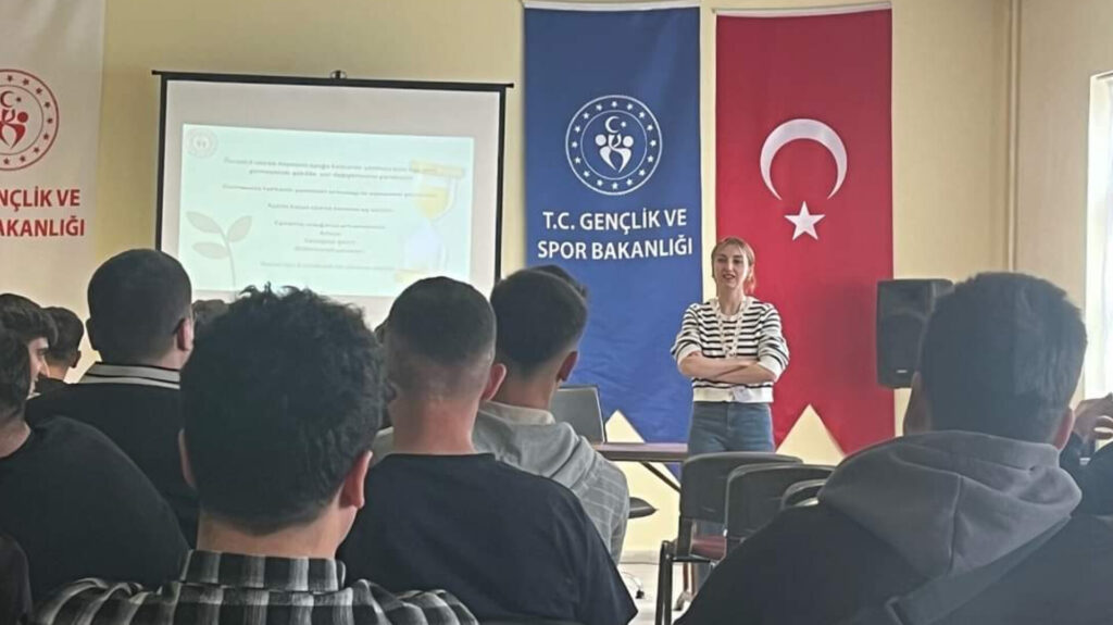 Cihanbeyli de Üniversite öğrencilerine Yönelik Seminer verildi